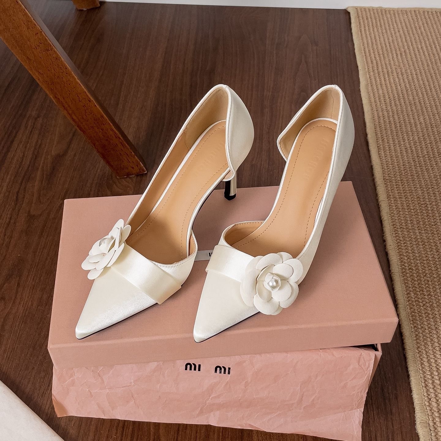 Satin Pointed Stiletto Pumps W - огляд і ціна Women Formal Wear Heels